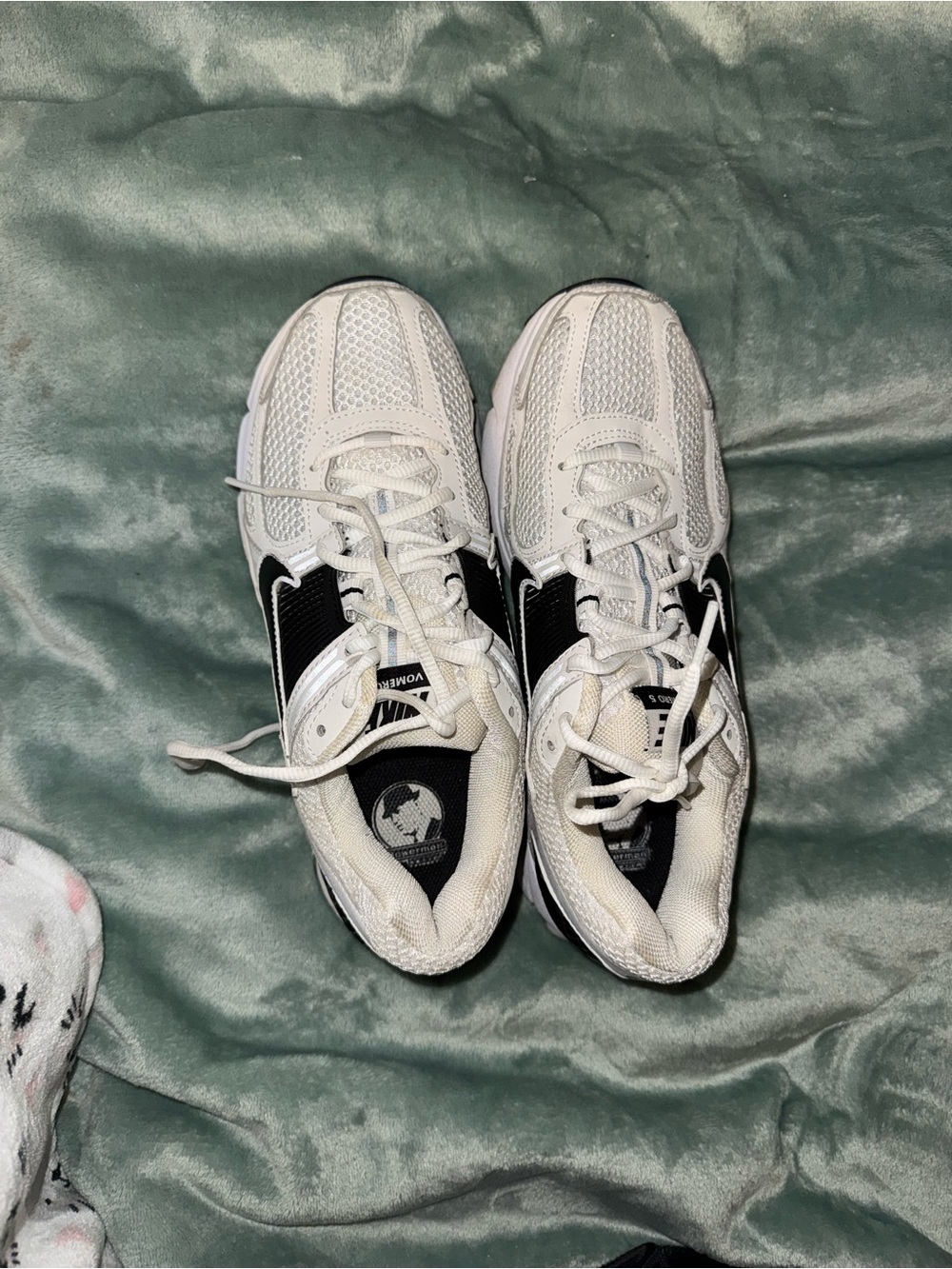 Nike vomero 5 White and Black - Picture 2 of 5